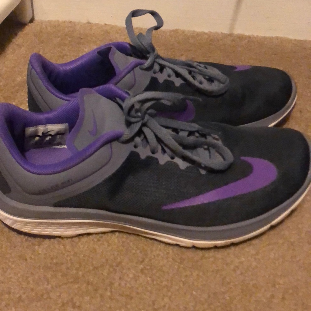 Nike tennis shoes